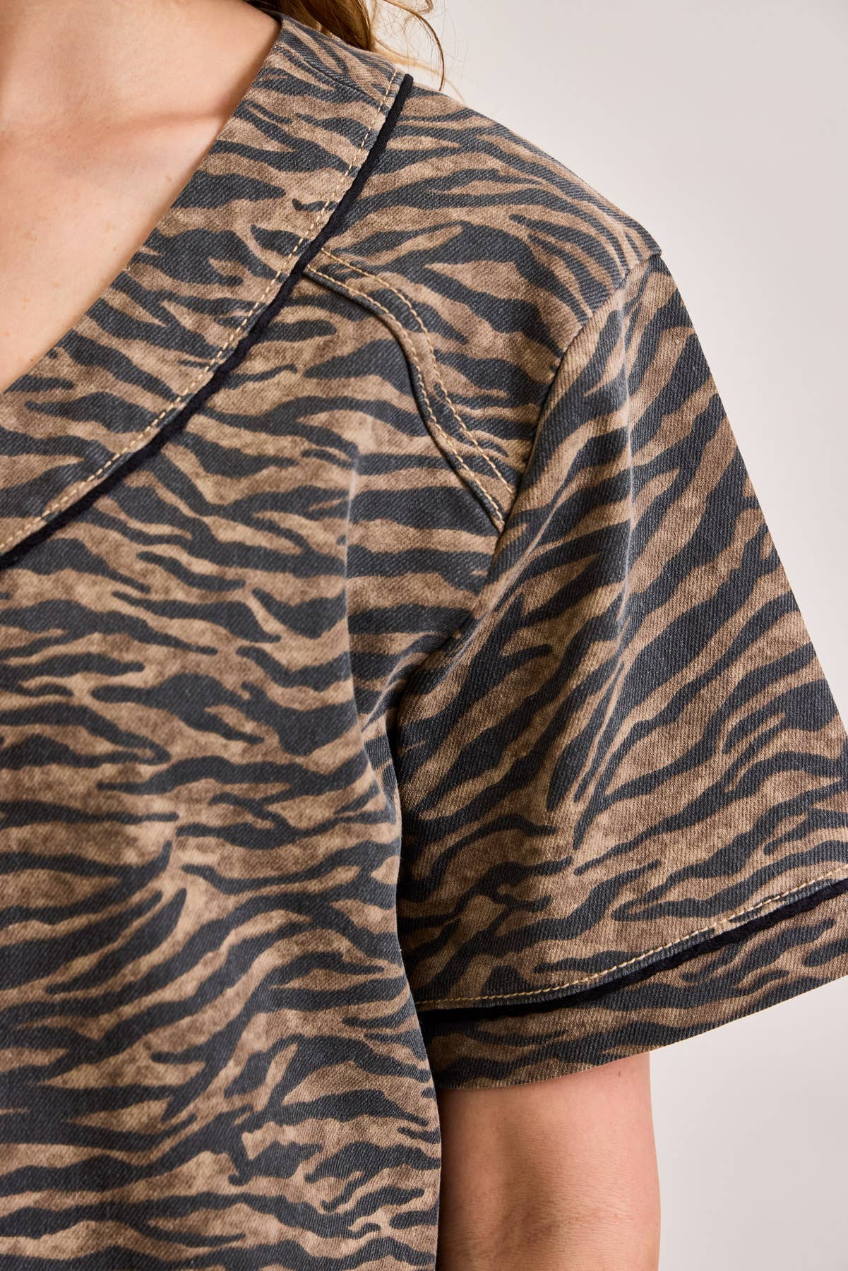 HIDDEN Jeans Tiger Crop Shirt